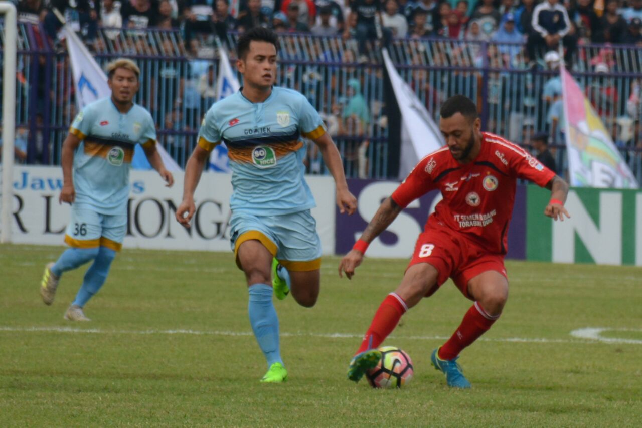 Pertandingan lanjutan Gojek Traveloka Liga 1 Indonesia antara Persela Lamongan melawan Semen Padang FC, Minggu (15/10/2017) sore.