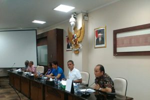 Ketua Asprov PSSI Sumbar Serahkan SK, Ini Susunan Lengkap Kepengurusan 2017-2021