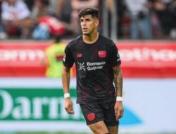 Arsenal dan Tottenham Kejar Hincapie dari Leverkusen