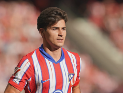 Liverpool Bidik Alvarez? Isak Mandek, Opsi Penyerang Mencuat