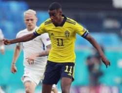Alexander Isak Resmi Berseragam Liverpool, Gaji Tinggi Menanti