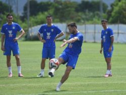 Klok Kembali ke Persib, Petik Pelajaran dari Timnas