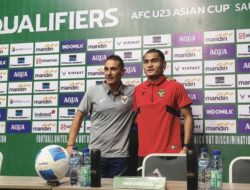 Vanenburg Soroti Rambut Mikael Tata di Laga Timnas