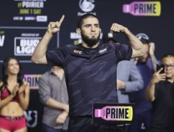 UFC 322: Makhachev Unggul, Lawan Beri Penghormatan