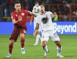 Rekan Ronaldo Bikin Ngakak: Salah Kostum di Laga Armenia!