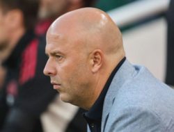 Arne Slot Revolusi Liverpool: Isak Pecahkan Rekor Transfer!