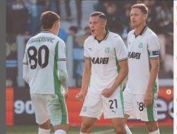 Jay Idzes Curi Perhatian Eks Juara Dunia