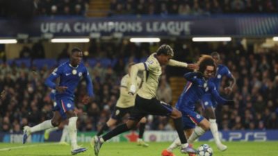 Cucurella Jawab Tantangan, Redam Lincahnya Yamal