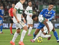 Madrid Pimpin Klasemen, Antony Dikartu Merah Lawan Betis