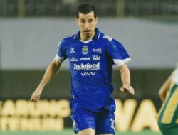 Thom Haye Cetak Gol Spektakuler dari Tengah Lapangan