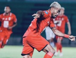 Terlibat insiden saat Malut United vs Persib, Yance Sayuri minta maaf ke Marc Klok