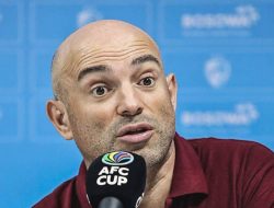 Tavares Latih Persebaya, Akrab Klub Penunggak Gaji.