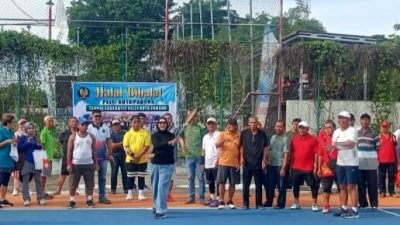 Tujuh Puluh Petenis Kota Padang Ramaikan Turnamen Tenis Eksekutif