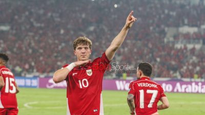 Ole Romeny Main Hadroh Bersama Santri Jelang TC Timnas