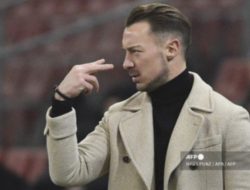 Napoli Bidik Pelatih Baru, AC Milan Siapkan Calon Pengganti