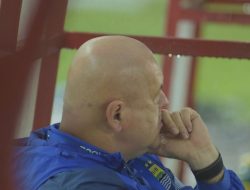 Bojan Hodak Tegaskan Persib Lebih Besar dari Siapa Pun