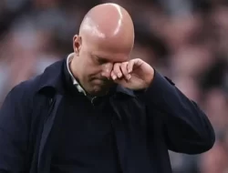 Arne Slot Masuk Bursa Calon Pelatih Baru AC Milan