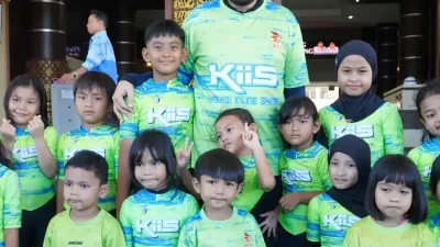 Wali Kota Fadly Amran Lepas Atlet KIIS Padang Berlaga Nasional